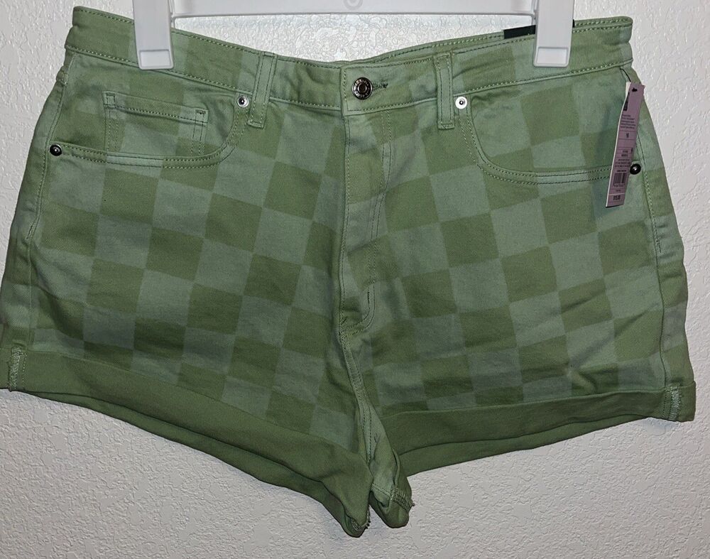 Wild Fable Women's shorts size 16x33 Green checkered Cuff High Rise